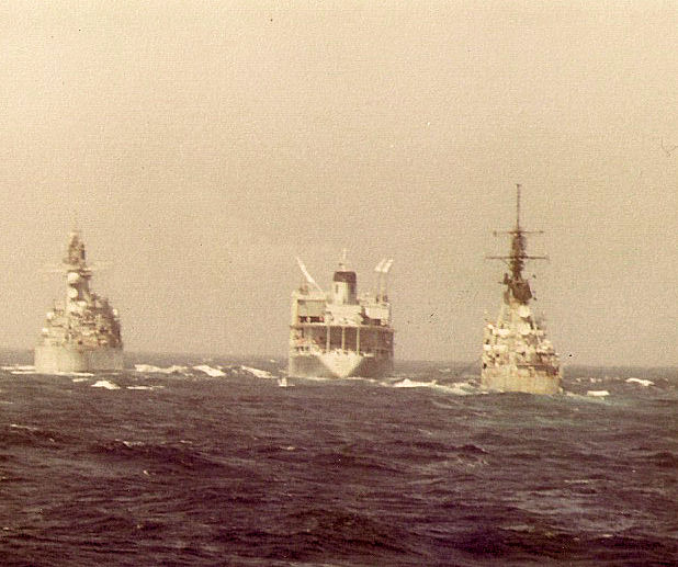 04 - Indian Ocean_USS California_USS Sellers_refuel_Aug_1981.jpg